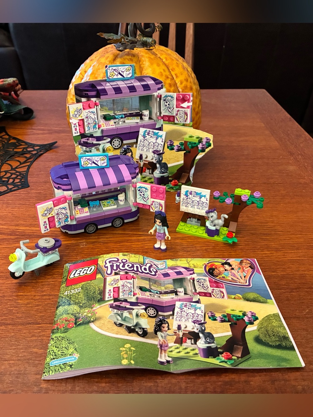 LEGO Friends - Emma’s Art Stand (41332)